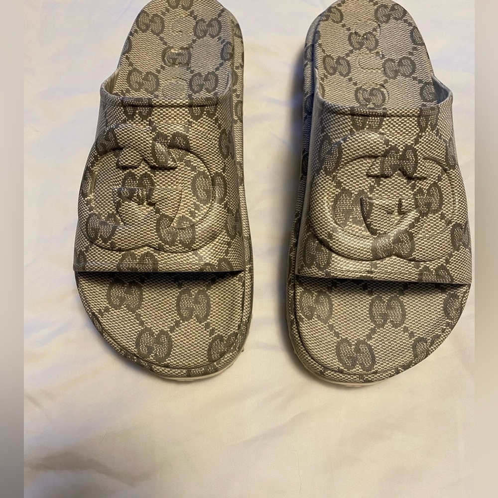 Gucci men’s slide sandal with interlocking G size 8